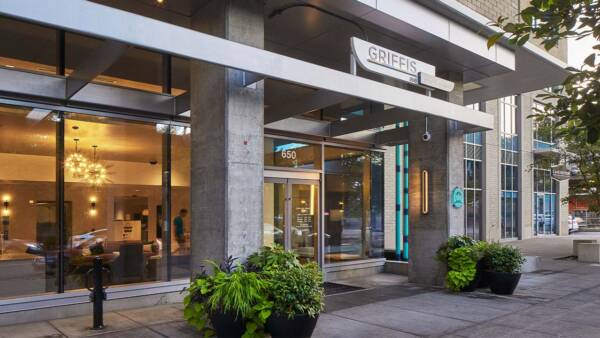 Exterior Leasing Center
