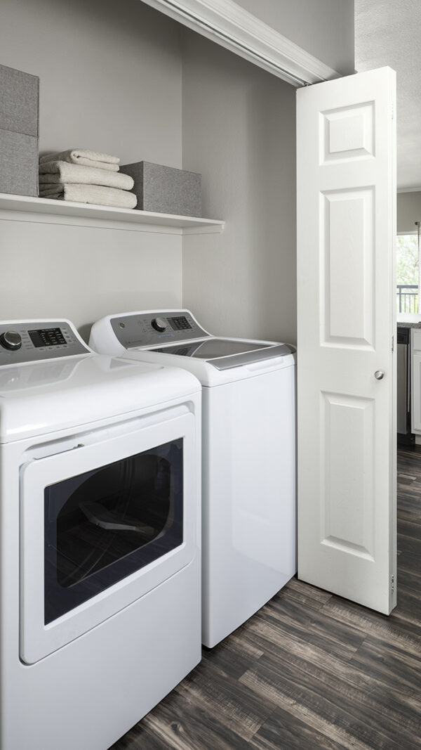 Apartment with In-Home Washer and Dryer.