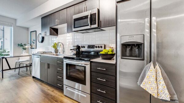 Griffis Shoreline apartment kitchen with quartz countertops and stainless steel appliances.