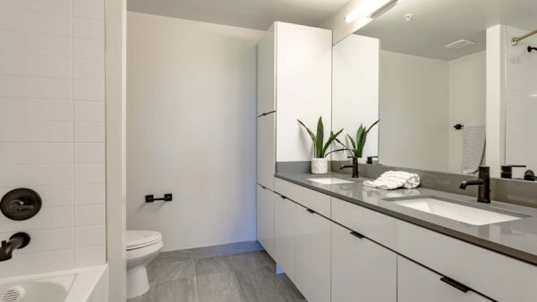 Griffis Pompano Beach apartment bathroom with soaking tub.