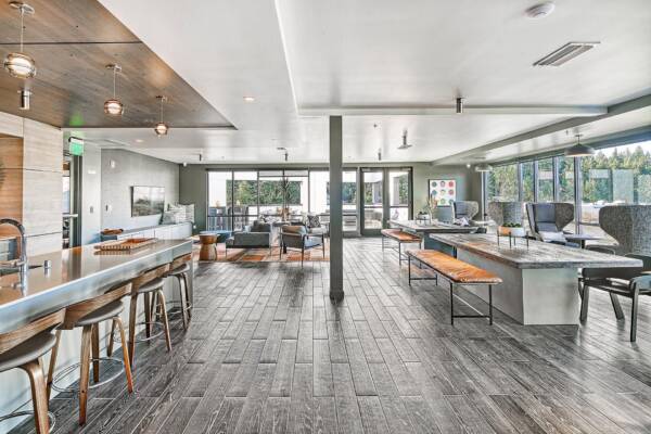 Griffis Shoreline resident lounge with bar seating, community kitchen, and lounge area.