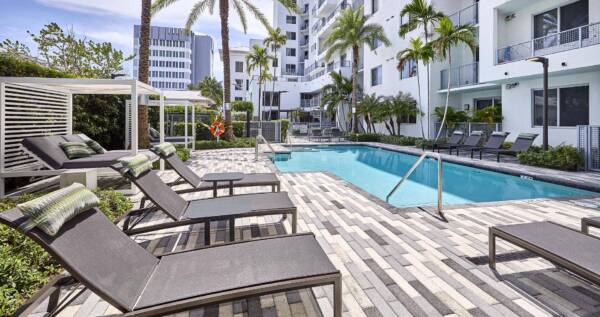 Pompano Beach Apartment Pool