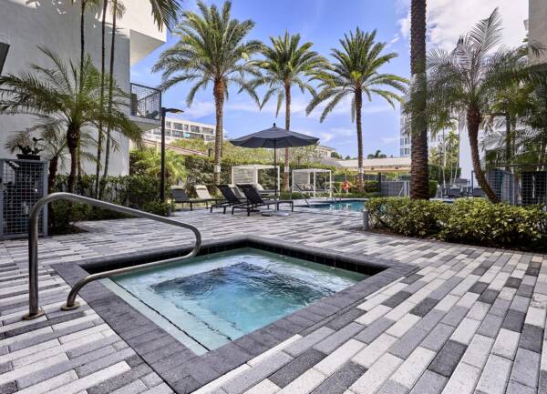 Griffis Pomoano Beach All-Season Spa