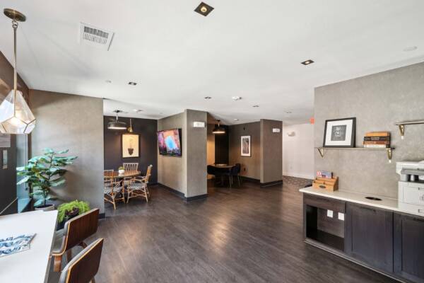 Griffis Oak Lawn apartment community business center in Dallas, TX.