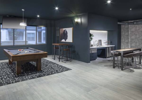 Griffis Oak Lawn apartment community entertainment lounge with pool table in Dallas, TX.